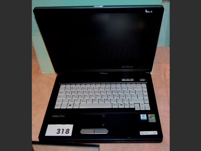 FUJITSU SIEMENS AMILO PRO LAPTOP [Switches on]