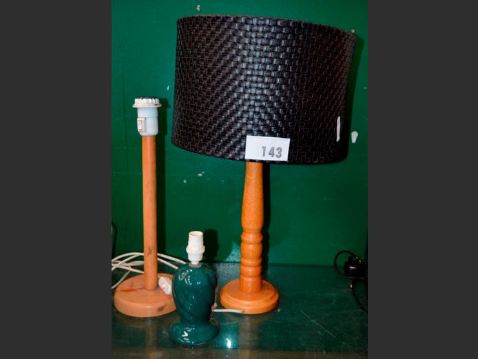 LOT: 2 x WOODEN LAMPS WITH 1 SHADE & A CERAMIC BEDSIDE LAMP, etc, 55cm, 43cm & 19cm High