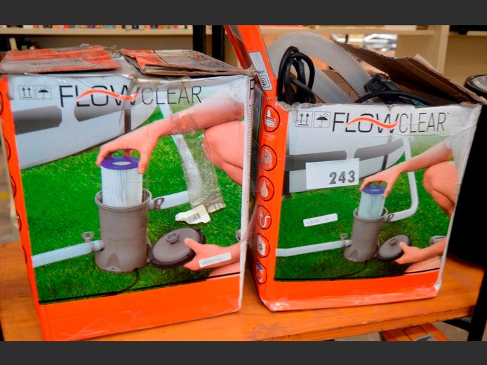 LOT: 2 x FLOWCLEAR POOL FILTERS [Untested, Condition unknown]