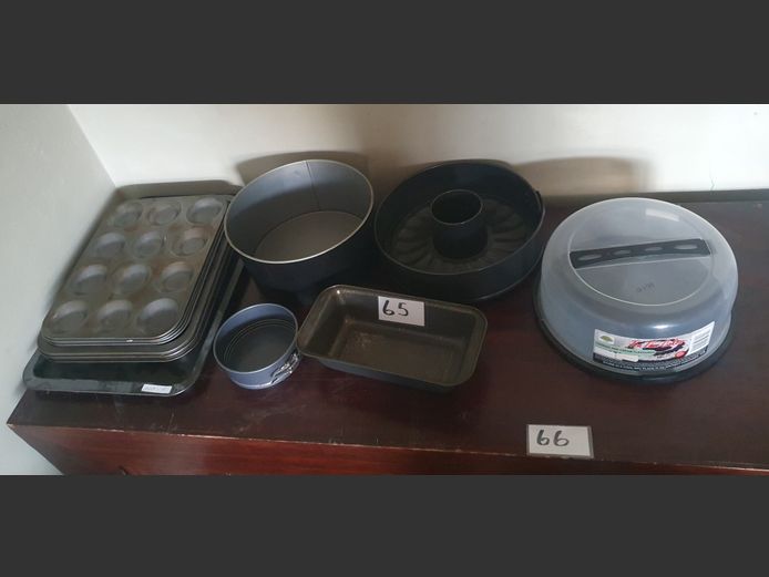 LOT: CAKE MOULDS, MUFFIN PANS, etc