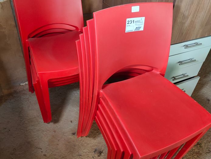 10 X RED PLASTIC CHAIRS
