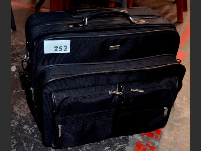 BUSBY TRAVEL BAG