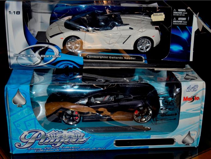 LOT OF 2: LAMBORGHINI GALLARDO 1:18 MODEL CARS