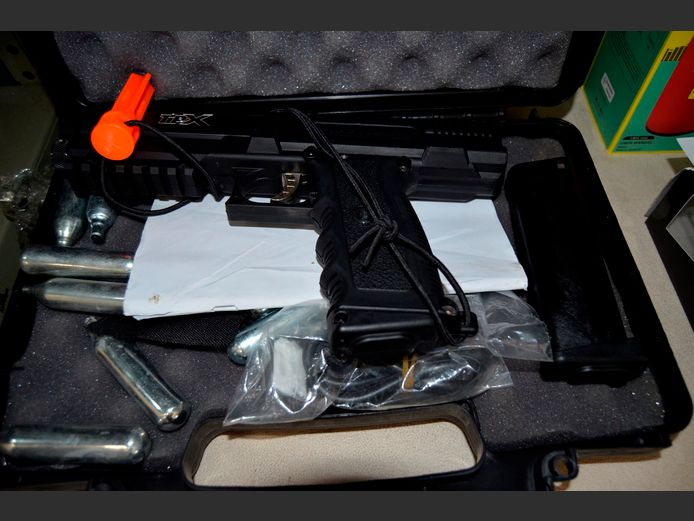 TIPPMANN TIPX PAINTBALL GUN WITH CO2 CANISTERS [Untested]