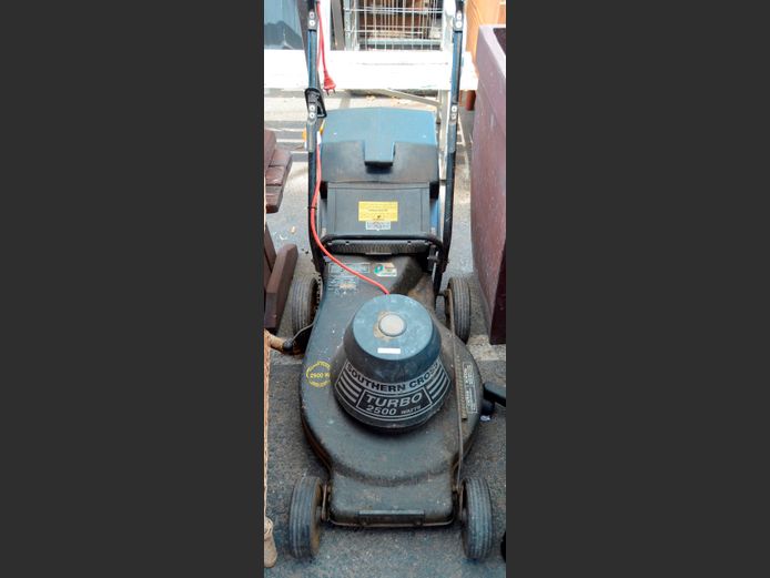 SOUTHERN CROSS ELECTRIC LAWNMOWER [Switches on, Untested further]