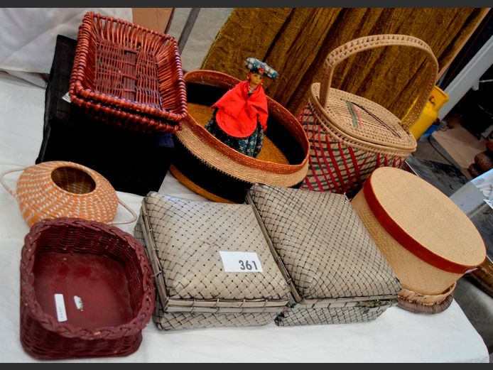 LOT: WOVEN BASKETS