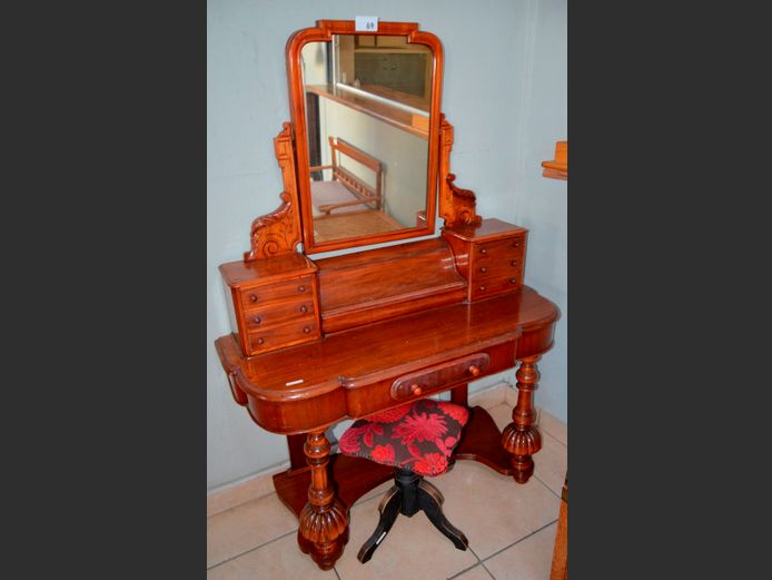 VICTORIAN MAHOGANY 7-DRAWER DRESSING TABLE WITH MIRROR & STOOL, 120 x 45 x 165cm & 35 x 35 x 48cm