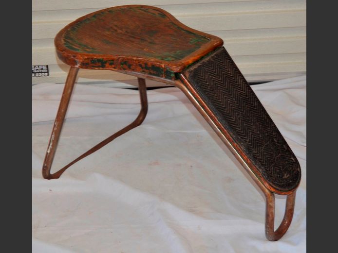 VINTAGE SHOE POLISHING STOOL, 57 x 38 x 39cm