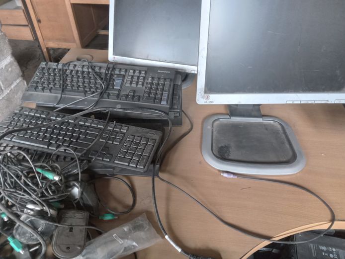 Assorted keyboards & monitors & mouse