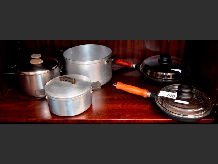 LOT: BAUER & BAVARIA FRYING PANS WITH LIDS, STAINLESS STEEL POT, etc