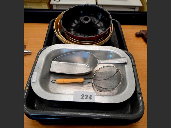 CAKE MOULDS, OVEN DISHES, TRAYS, etc