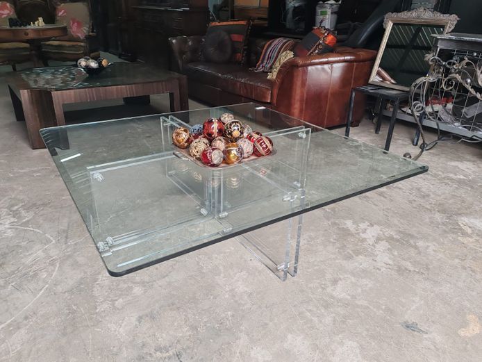 Large Glass Top Coffee Table & Decorative Items (STC)