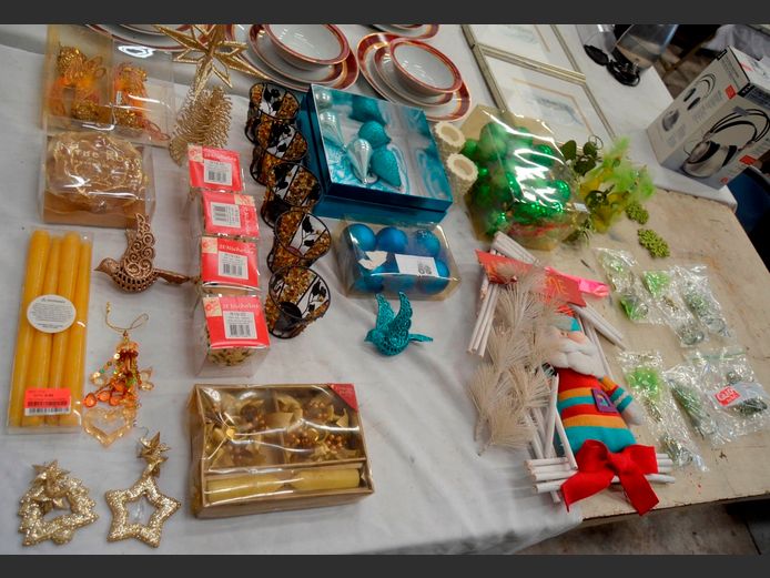 LOT: CHRISTMAS DECORATIONS