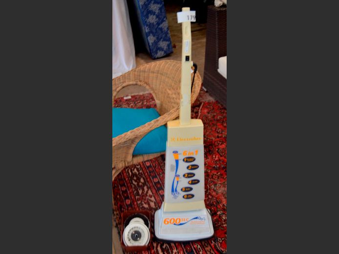 ELECTROLUX 6-IN-1 FLOOR POLISHER [Untested]
