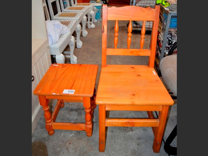 PINE KITCHEN CHAIR & SIDE TABLE, 38 x 38 x 42cm [17,22]