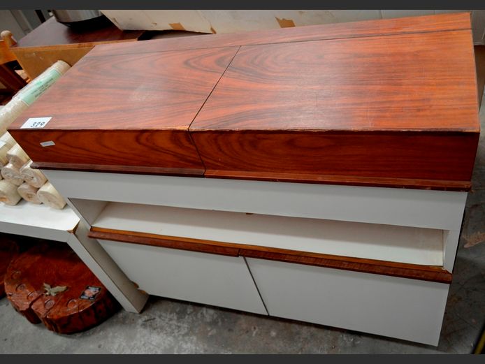 WHITE 4-DOOR TV STAND, 100 x 41 x 86cm