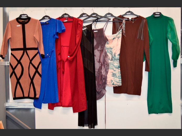 LOT OF 8 DRESSES: NEW FEELING, TRUWORTHS & OTHERS [Various sizes]