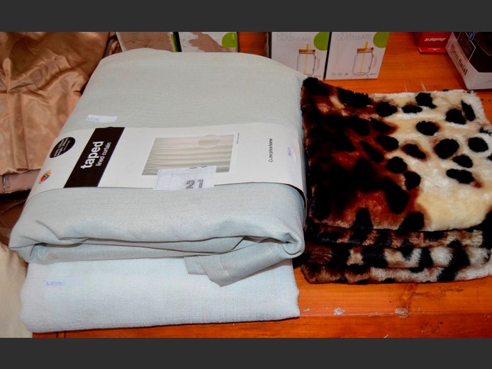 LOT: LINED CURTAINS, SCATTER CUSHION COVERS, etc
