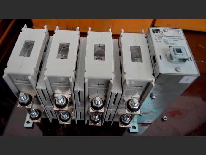 C & S ELECTRIC 250A CHANGEOVER SWITCH