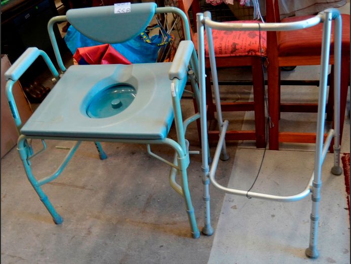 LOT: COMMODE & WALKING AID