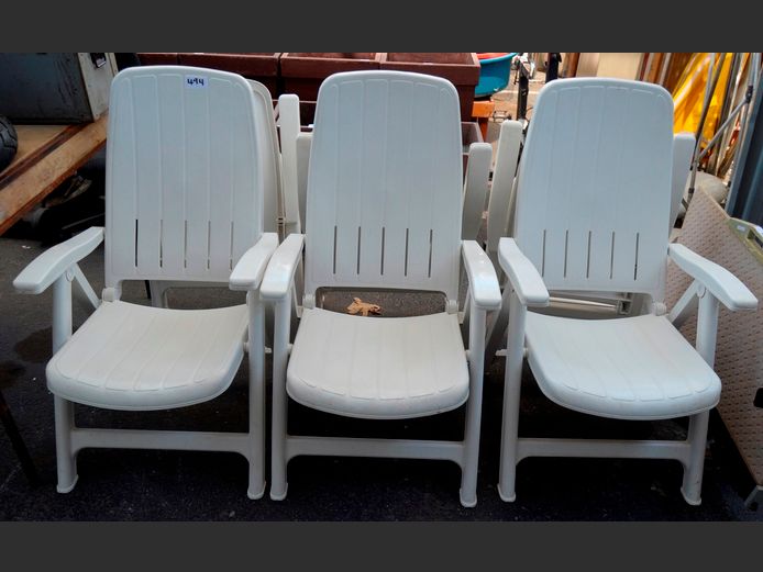 SET OF 6 WHITE FOLDING PATIO CHAIRS