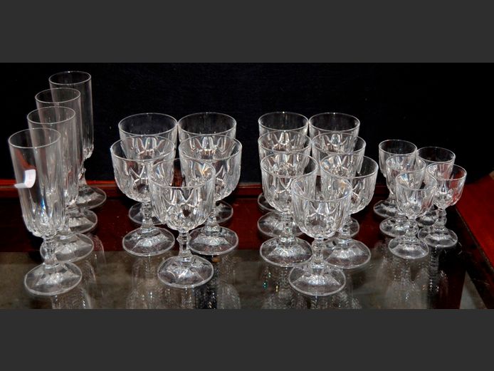 CRYSTAL DRINKING GLASSES: WINE, SHERRY, etc