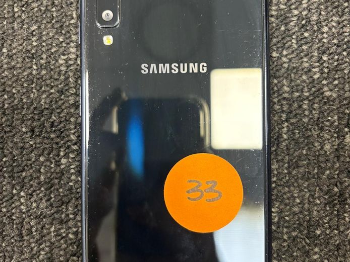 33 - Samsung Galaxy A7