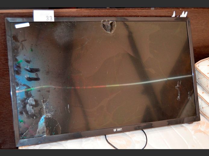 SD SWIFT 32" L.E.D. TV [Switches on, Damaged] ### LICENCE PLEASE ###