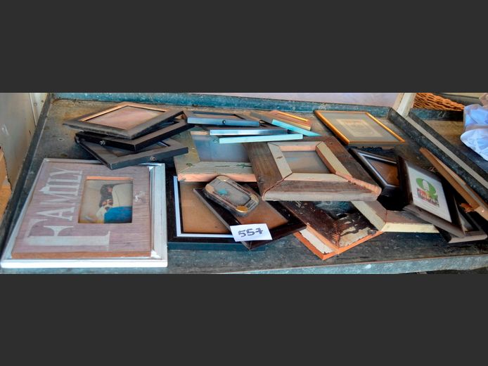 ASSORTED PHOTO FRAMES