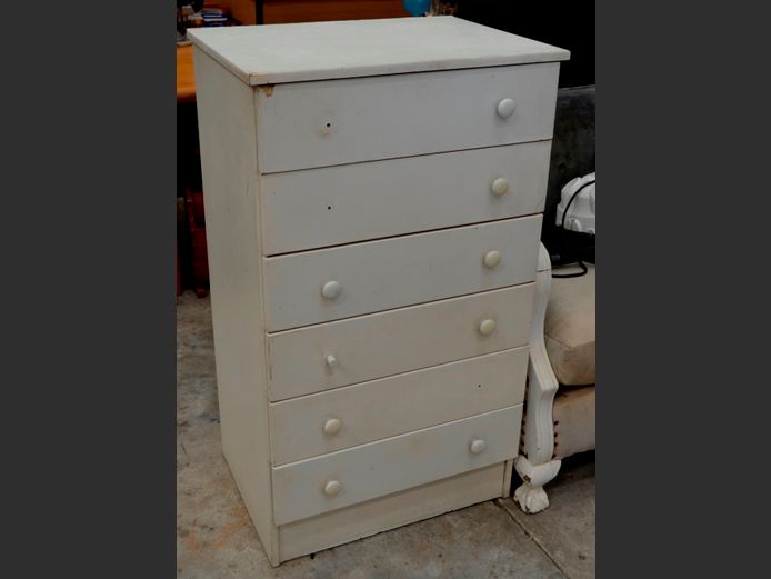 WHITE MELAMINE 6-DRAWER CHEST OF DRAWERS, 61 x 45 x 105cm [Some knobs needed, scuffed]