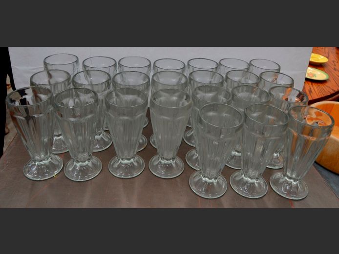 LOT: 24 x MILKSHAKE GLASSES