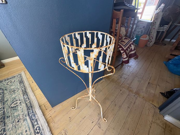 Set of two metal planter stands