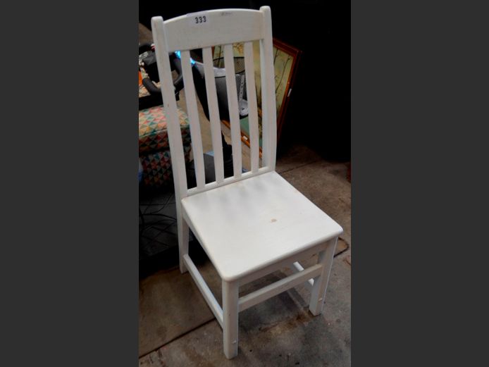 WHITE PAINTED DINING CHAIR