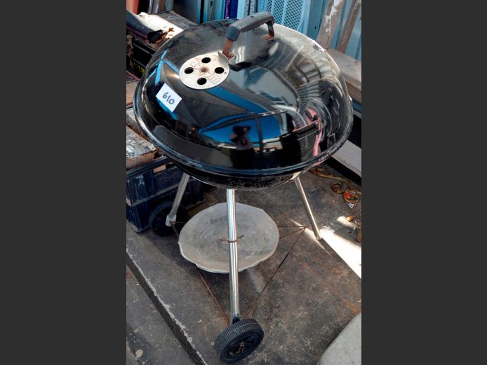 WEBER BRAAI WITH COVER [Rusty]