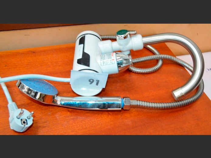 3000W HOT WATER FAUCET & SHOWER [Untested]