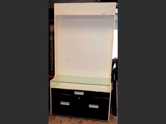 WHITE 2-DRAWER DISPLAY UNIT, 110 x 45 x 211cm [#: 377283699]