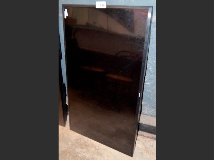 SAMSUNG 50" L.E.D. TV [Switches on, untested further, screen cracked] ### LICENCE PLEASE ###