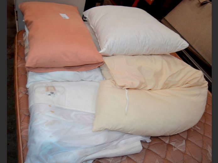 ELECTRIC BLANKET, CONTINENTAL PILLOWS, PILLOWS, etc