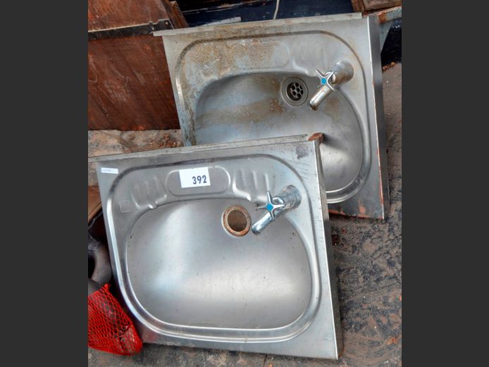 LOT: 2 x STAINLESS STEEL OUTDOOR BASINS WITH TAPS, 52 x 43cm