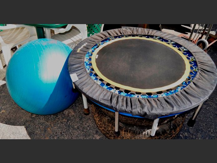 REBOUND SA EXERCISE TRAMPOLINE, 102cm Diameter, & A LARGE EXERCISE BALL