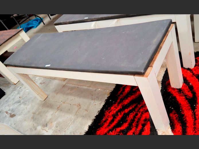 WHITE & GREY 3-SEATER BENCH, 141 x 45 x 52cm [Needs attention]