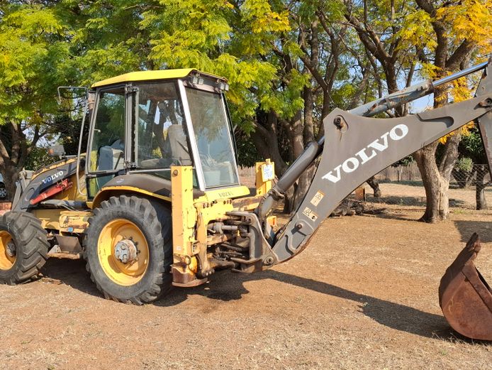 2004 Volvo BL 71 TLB 