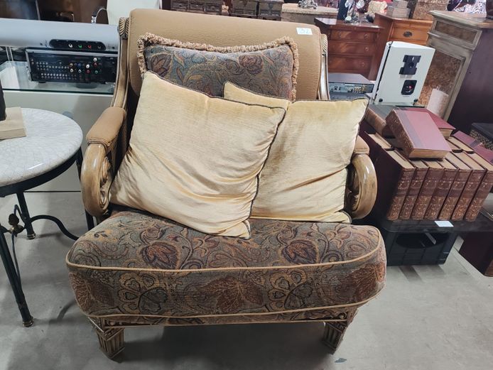Sofa Chair (STC)