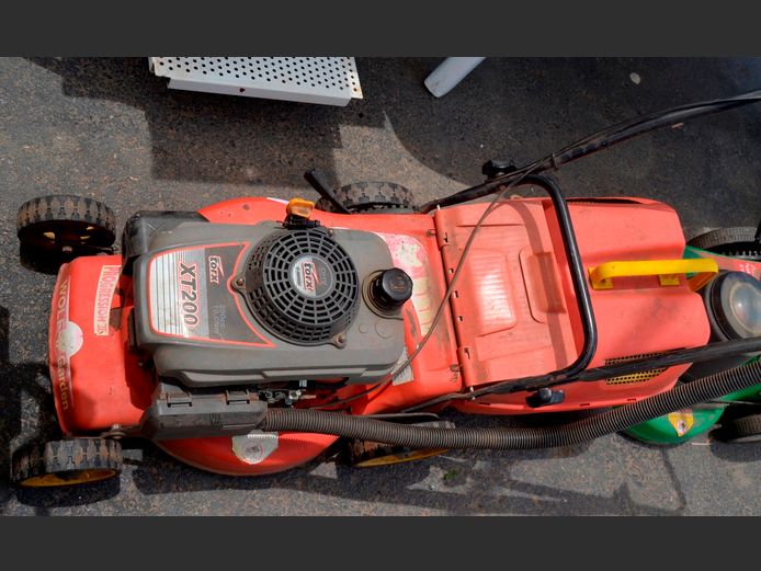 WOLF PERTOL LAWNMOWER [Switches on, untested further]