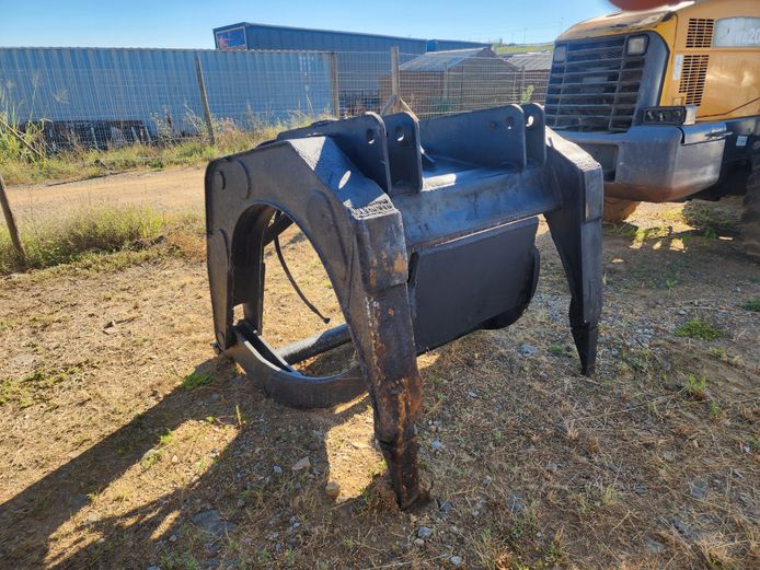 LOG GRAB - FRONT LOADER ATTACHMENT