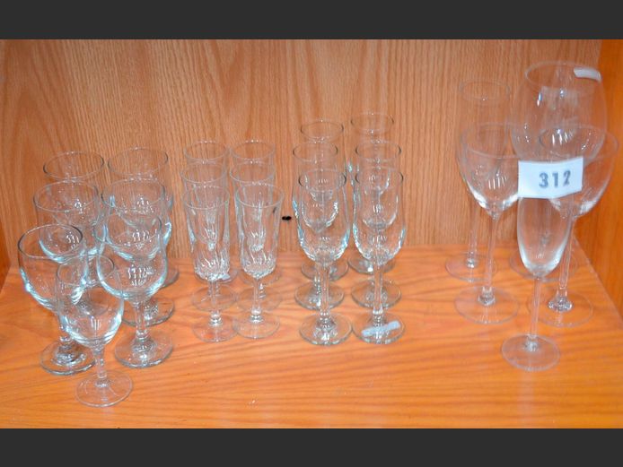 DRINKING GLASSES: WINE, CHAMPAGNE, etc