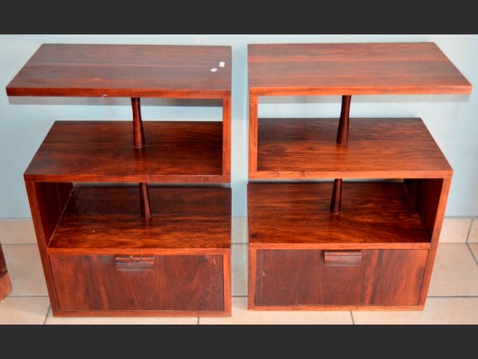 PAIR FUNKY TEAK SINGLE DOOR BEDSIDE PEDESTALS, 50.5 x 30.5 x 69.5cm