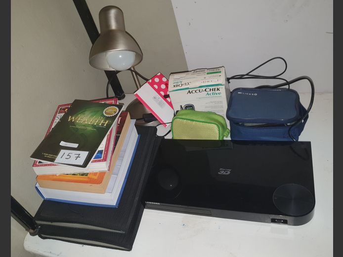 LOT: SAMSUNG BLU-RAY PLAYER, BLOOD PRESSURE MONITOR, CANON CAMERA, etc