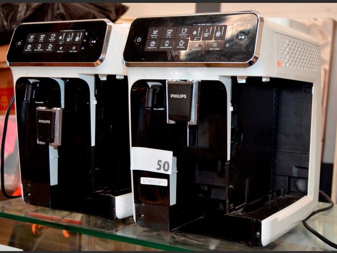 LOT OF 2: PHILIPS WHITE BEAN TO CUP COFFEE MACHINES [Switch on, untested further, incomplete]