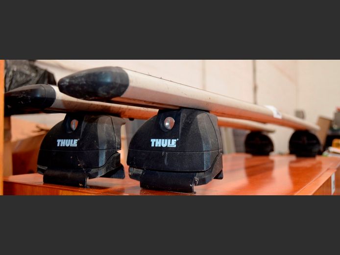 PAIR THULE ROOF RACKS WITH KEY, 132cm Long